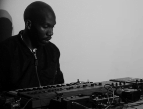 Dean Blunt comparte su nuevo álbum, “Stone Island”...
