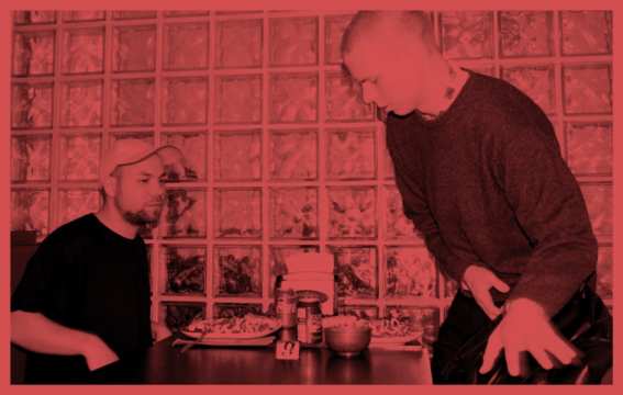 'Present Tense' es el álbum debut de Glass Knot