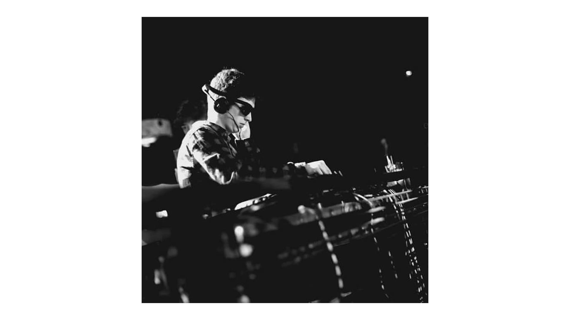 Premiere: Escucha 'Distress Signal' de NBM en Dosis Records