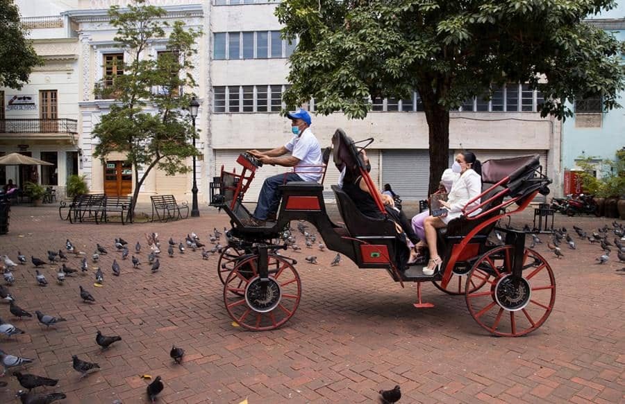 República Dominicana cambia los coches de caballos por carruajes eléctricos