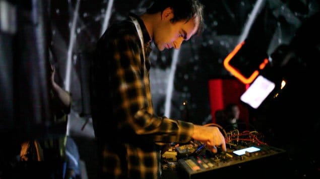 Container tiene nuevo material para Liberation Technologies: “Adhesive”
