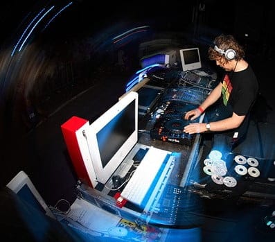 Mp3:John Digweed – Transitions ( Proton Radio ) Guest Henry Saiz – 03.06.2011