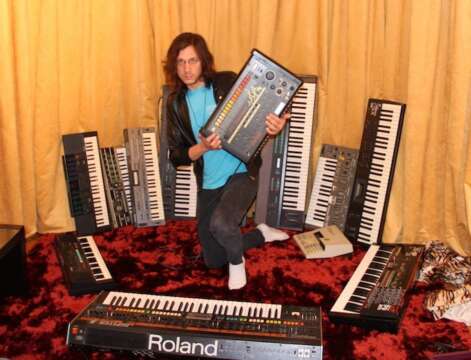 Holosynthesis reedita material de Squadra Blanco, seudónimo de Legowelt...