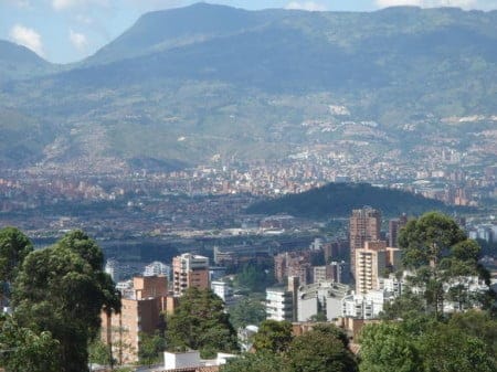 Video GTA Criollo: BRUTO bajando Las Palmas en Contravía