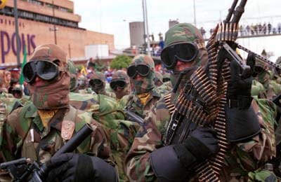Suspende diálogos con campesinos y militarizan a Colombia