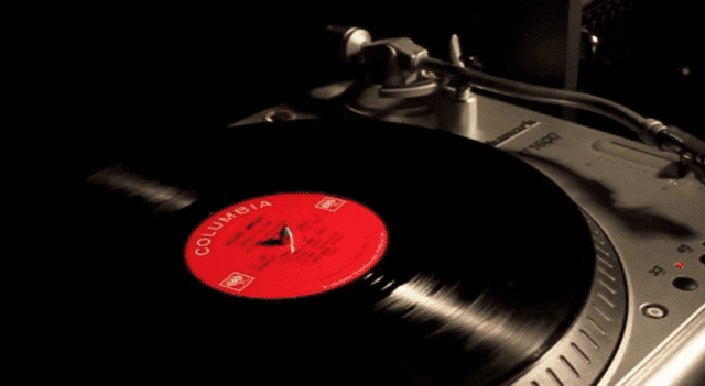 Como limpiar vinilos con pegamento para madera