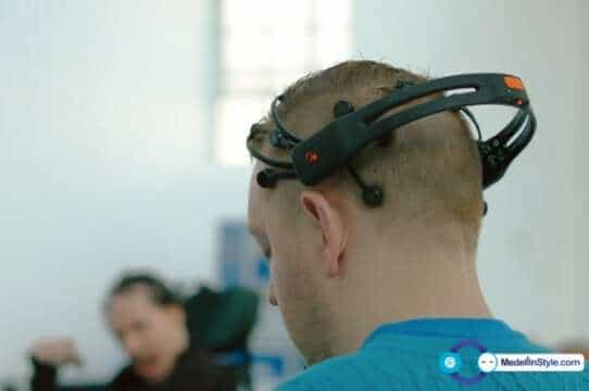 3 fanáticos de la música con discapacidad crean música sólo con sus mentes.