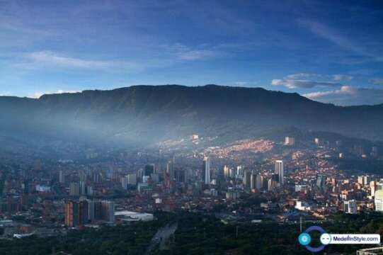 Con éste Solecito? te sientes DEEP HOUSE HOY? Escucha: ANRILOV pronto en Las Montañas!