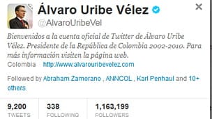 ¿Por qué Uribe arremete contra Chávez vía twitter?