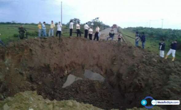 GUERRA: Dinamitan carretera entre el Meta y Guaviare