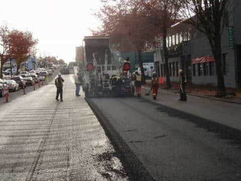 Pavimentar las calles con plástico reciclado