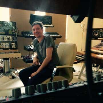 Déjate seducir por la discografía irresistible de Peter Van Hoesen ¡Escucha al artista FuckMyFunk y Zer0 Gravity!