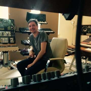 Déjate seducir por la discografía irresistible de Peter Van Hoesen ¡Escucha al artista FuckMyFunk y Zer0 Gravity!