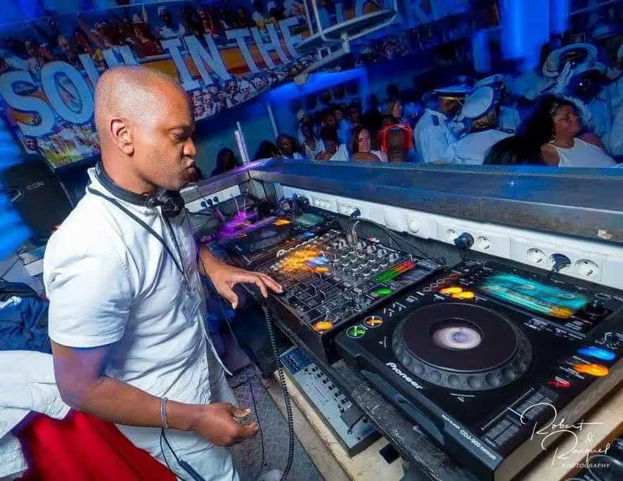 Mark Williams lleva más de 20 años dominando el techno con ritmos tribales, rumbo al Freedom 2026.