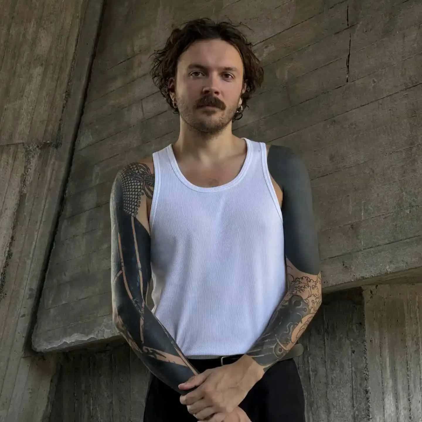 UFO95 reinterpreta el techno noventero con sets 100% en vivo, sin pregrabados.