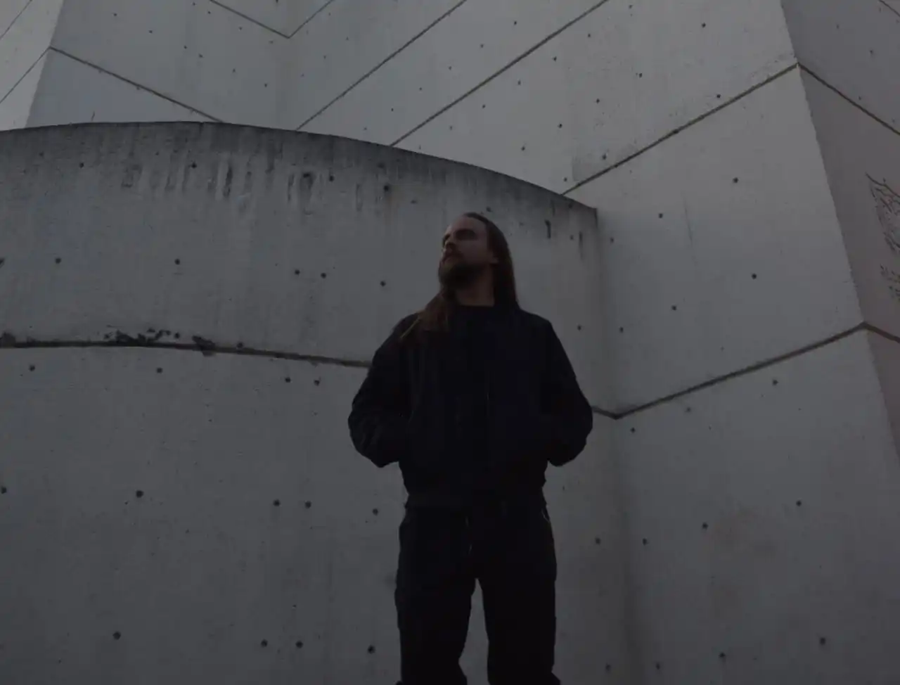 Oneiromancer y el viaje sensorial de Basium