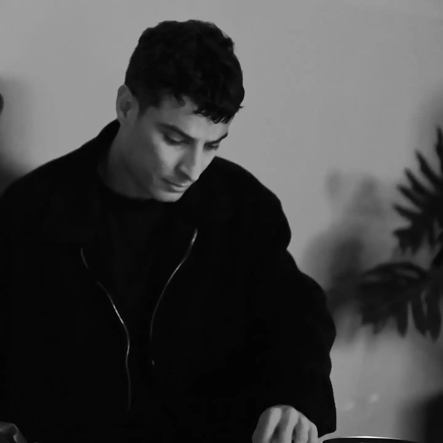 Sepian no puede faltar en tu lista si apuestas por el techno colombiano.