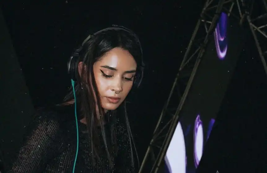 JOHANNA HVZE en Entrevista: Bailar juntos es un acto de reconciliación