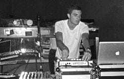 Retiran de la venta último álbum de Nicolas Jaar.