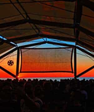 Videos: Y Mientras tanto en el SUNWAVES … Romania y uno de los mejores festivales de la actualidad está en este momento ONFIRE