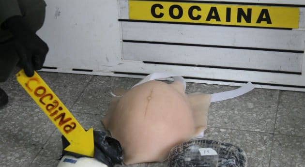 Los disfraces de la coca: Vientres, pulpas de limones, peces, implantes...