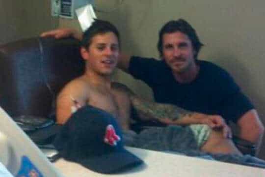 Christian Bale (Actor que hace el papel de Batman) visita a víctimas de tiroteo durante estreno de Batman The Dark Night Rises en Colorado