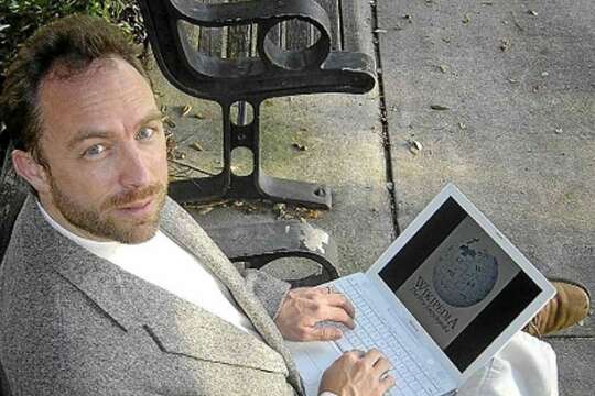 Creador de Wikipedia pronostica que internet acabará con Hollywood