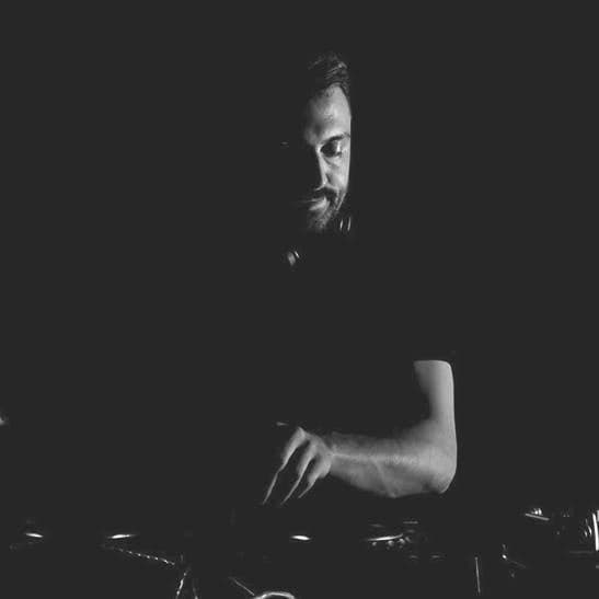 Premiere: Escucha ‘Unexpected Day’ de MZDZ en Default Series