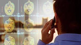 La exposición a teléfonos de cuarta generación afecta el cerebro.