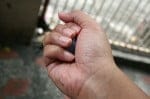 Apretar la mano derecha te ayuda a ¨coger y recordar¨ las ideas!