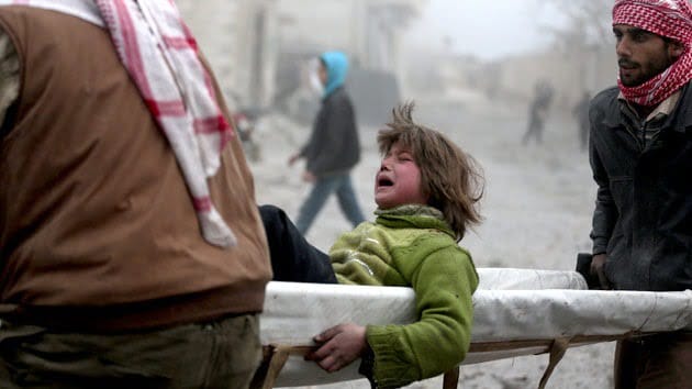 Colapso de la atención médica en Siria: ante la falta de anestesia, noquean con barras de metal