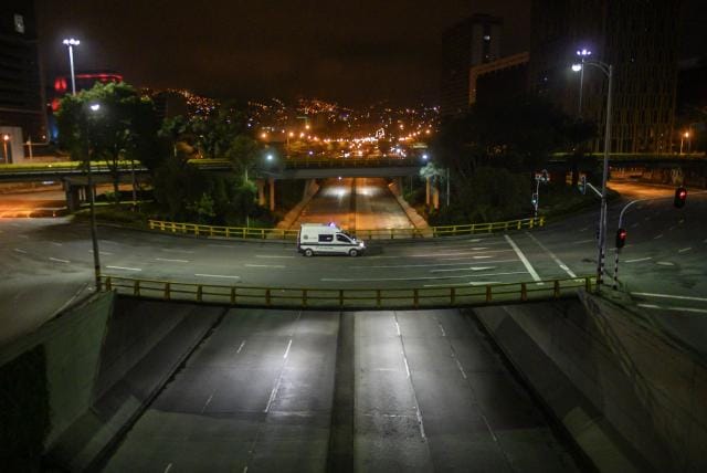 Toque de queda y ley seca, desde las 12am hasta las 5am del 25 de Marzo al 4 de Abril