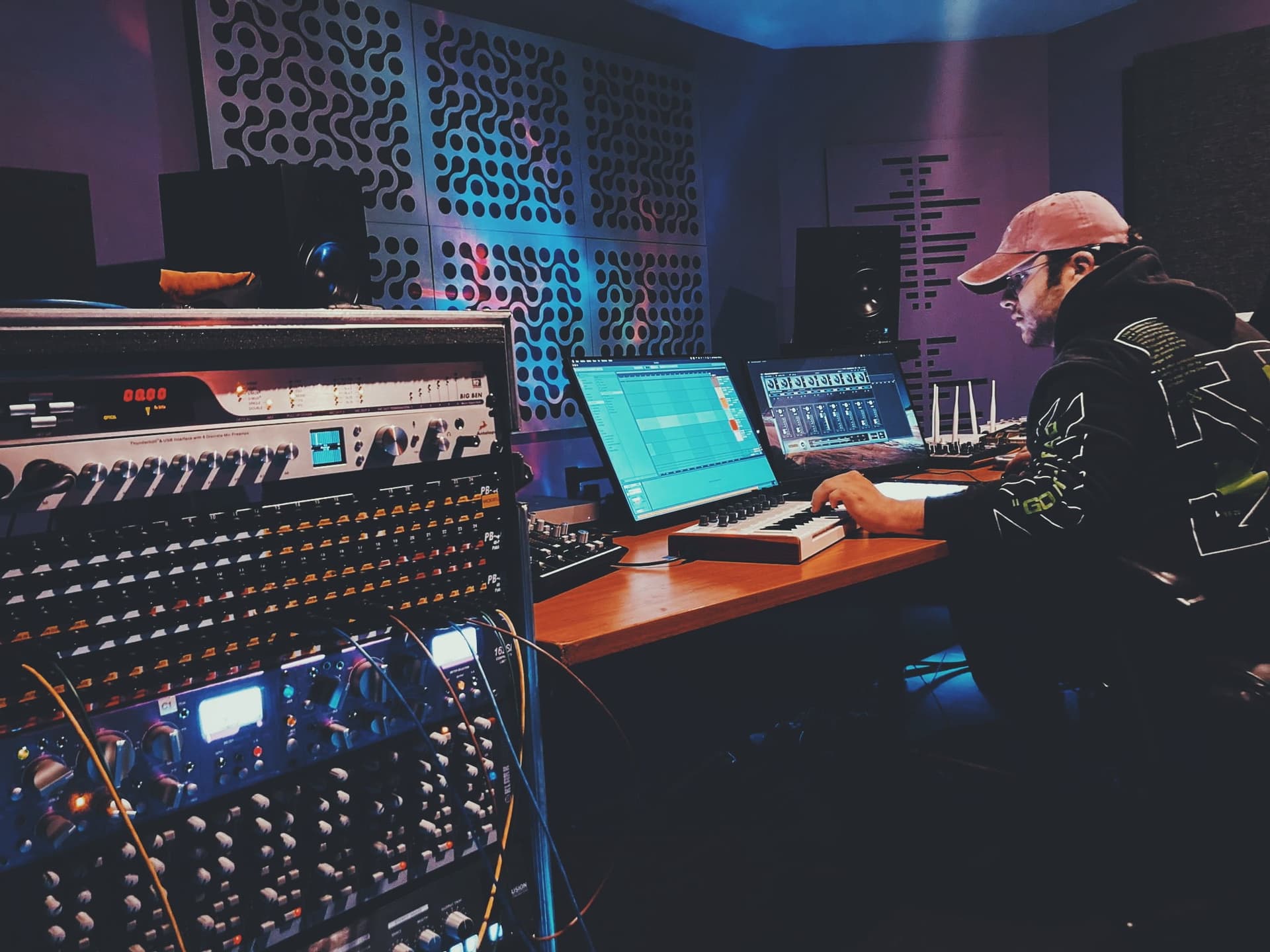 Colomboi se estrena con ‘Del Santuario EP’ en Refluxed Records