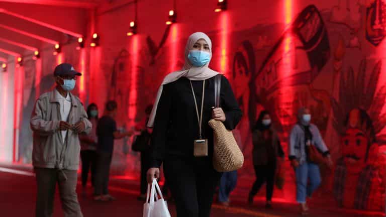 Indonesia: vacuna jóvenes primero por ser los propagadores