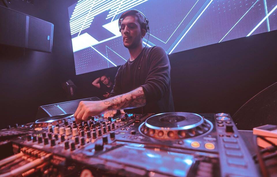 El DJ local HASSIO presenta su sello Art Pervert Studios con EP incluido