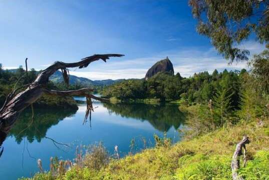 Caminantes, a recorrer los senderos del Oriente.