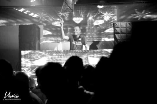 Cari Lekebusch y su Tightrope Mix