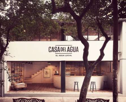 Un Bar de México sirve agua de lluvia a la carta