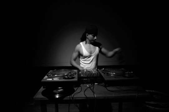 Hoy se inicia la 5ta temporada de Beatz En Casa, presentado por DJ DMOE...