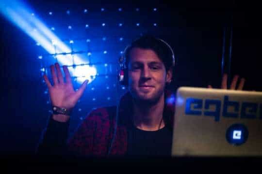 Escucha a Egbert en el Music On