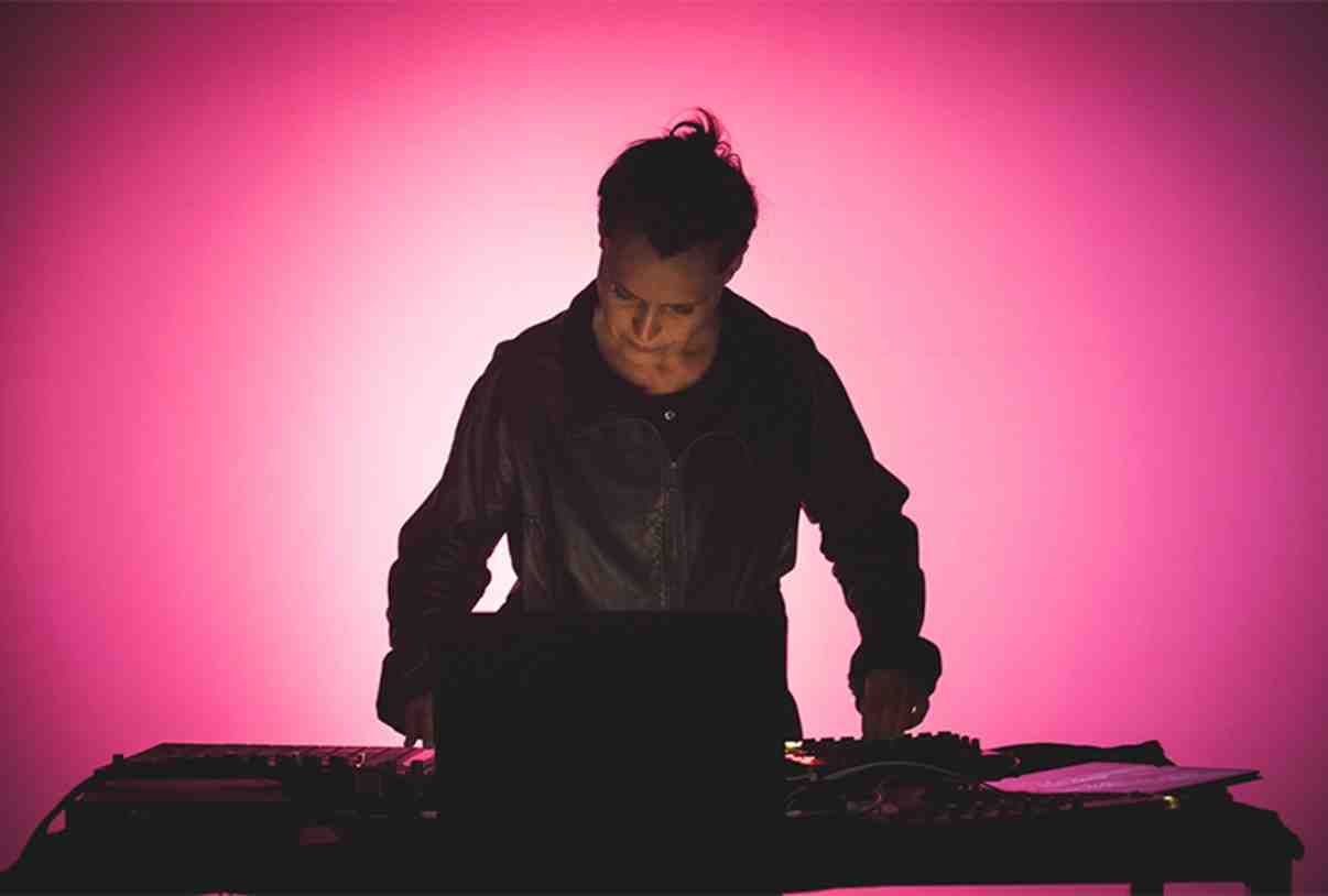 Escucha un avance del nuevo álbum de Electric Indigo