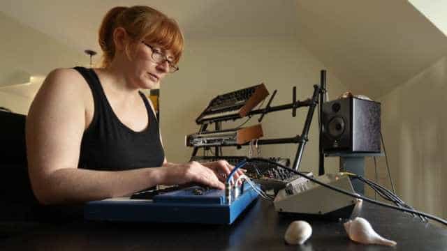 ¡Clasicote! Rememora el álbum debut de Erika “Hexagon Cloud”, toda una carta de amor al electro