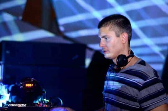 Heartthrob y su mix para Cosmic Pineapple