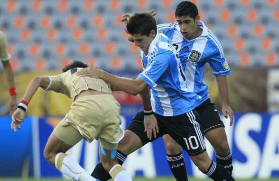 Argentinos en el Atanasio se desahogaron en los camerinos por comportamiento agresivo del público.
