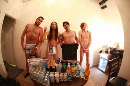 Steve Aoki responde a las criticas sobre sus extravagantes peticiones