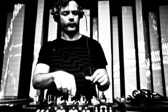 Escucha el nuevo EP de Inigo Kennedy en Token