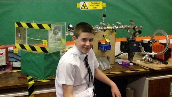 Jamie Edwards: Un reactor nuclear es construído por un niñó de 13 años.