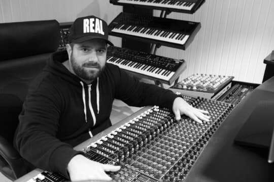 Johannes Heil nos dejó conocer su estudio para hablar de su reciente LP