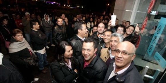 Largas filas para comprar el iPhone 5