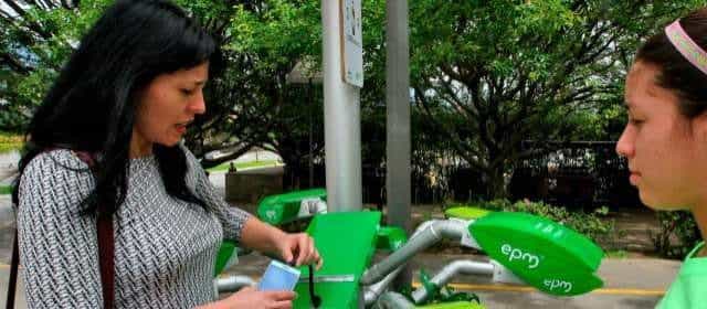 Cargue su celular en 10 minutos y gratis en los girasoles de EPM